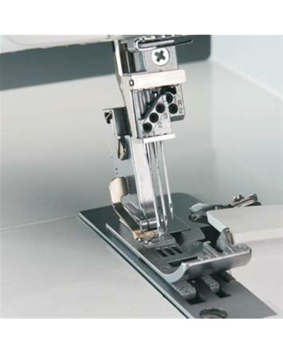 Коверлок Minerva M4000CL